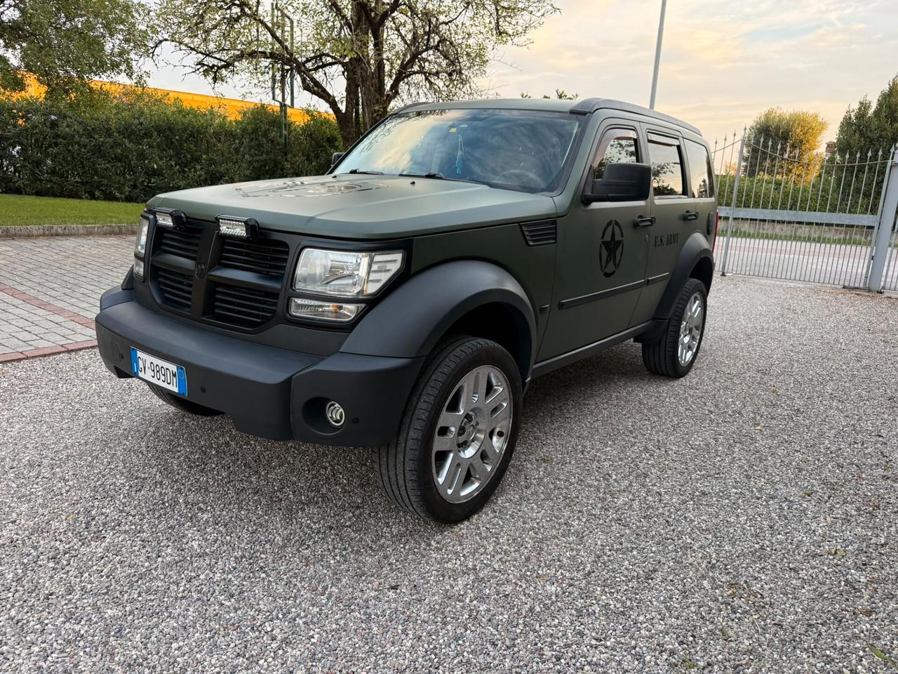 Dodge Nitro 2.8 CRD Automatico – Assetto Rialzato – 3 Set Ruote – Gancio Traino