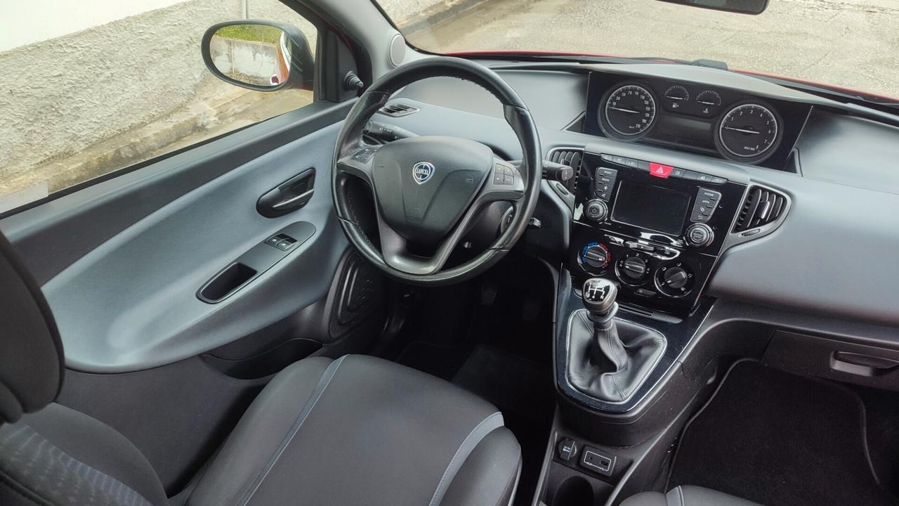 Lancia Ypsilon 1.2 69 CV 5 porte Silver