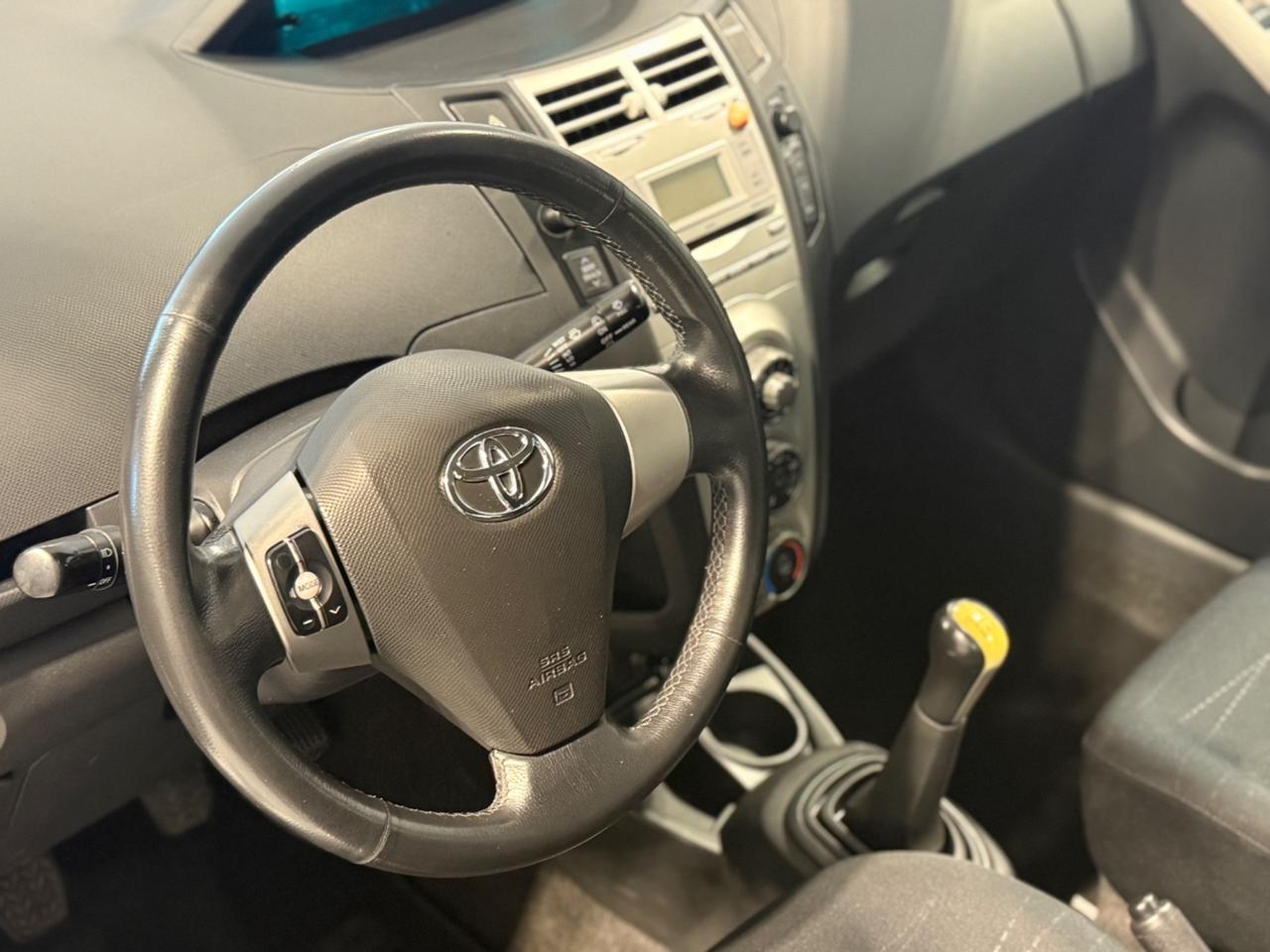 Toyota Yaris 1.0 5 porte Sol