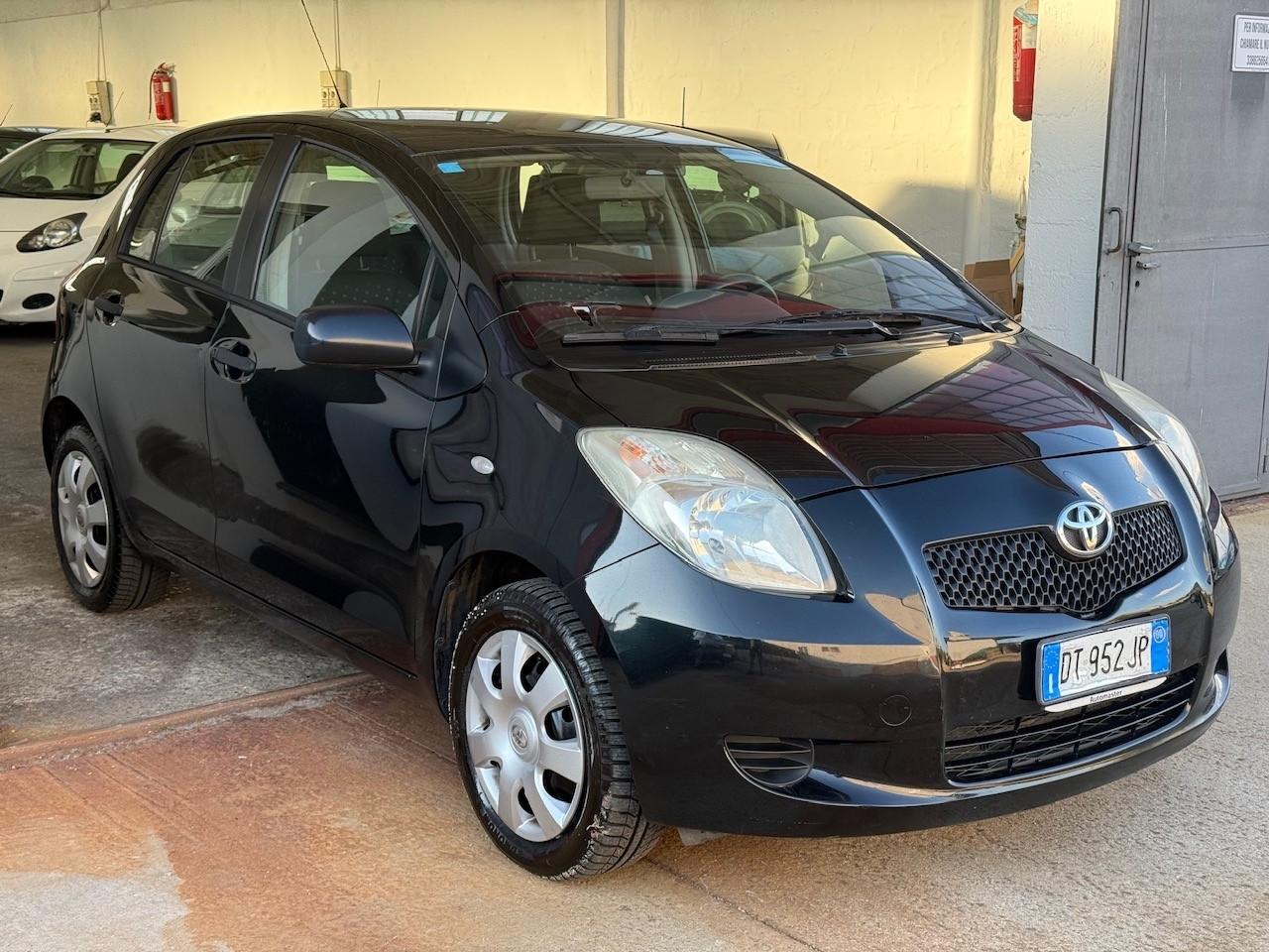 Toyota Yaris 1.0 5 porte Sol ok neopatentati