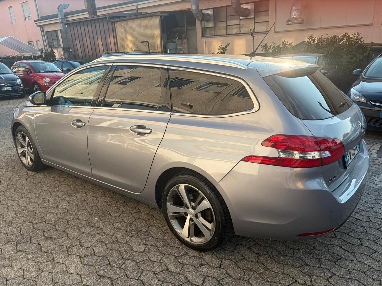 Peugeot 308 PureTech Turbo 130 S&S Allure*EURO6*NAVI*CERCHI
