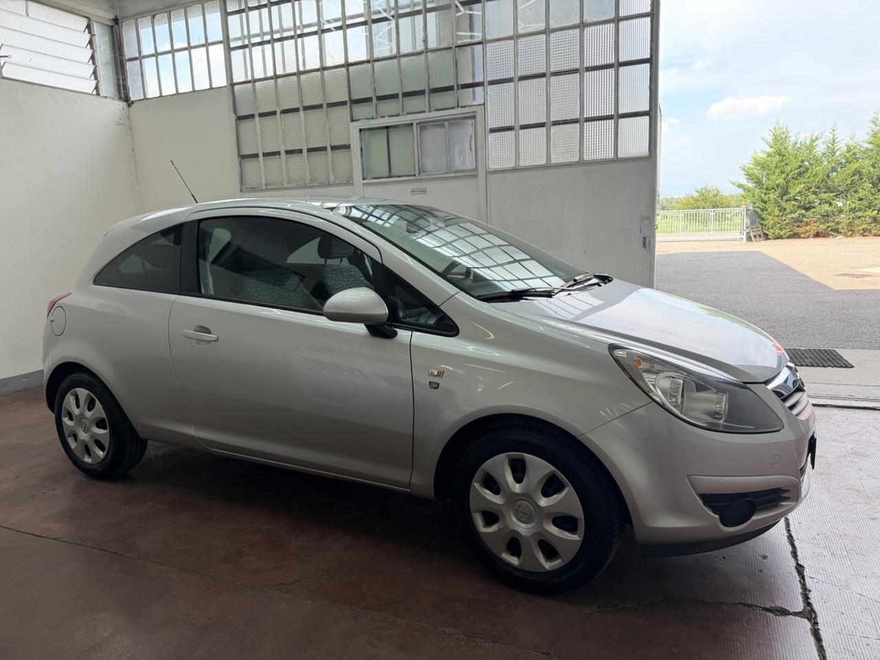 Opel Corsa 1.2 Benzina km 110.000 Neopatentato