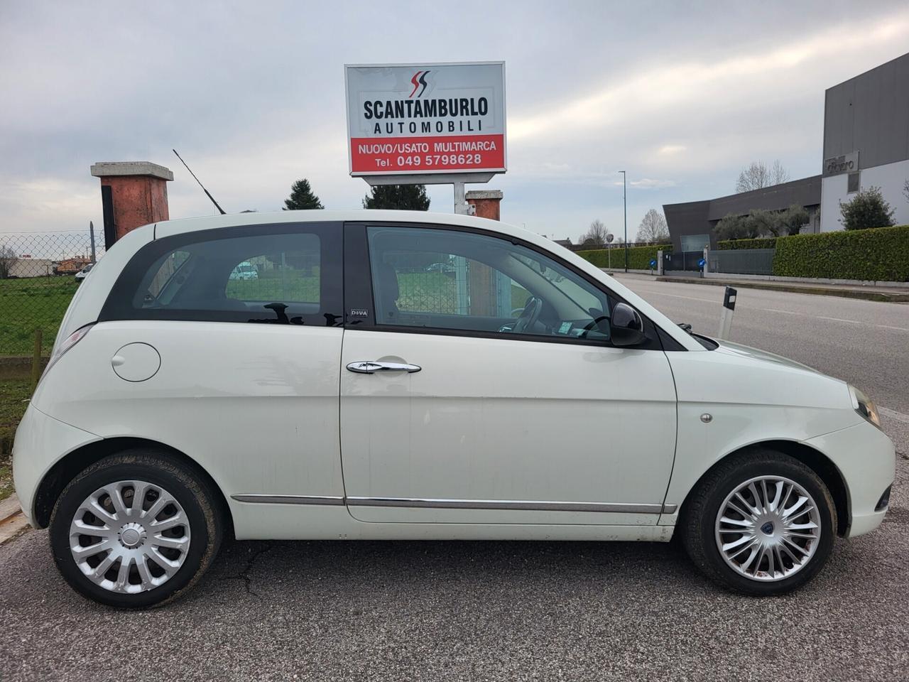 Lancia Ypsilon 1.3 MJT 75 CV Diva