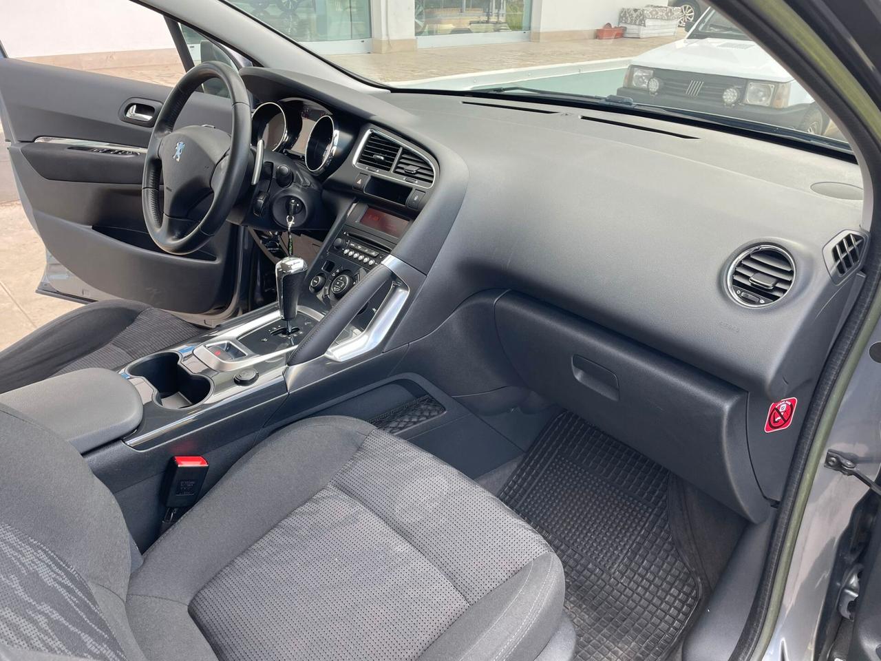 Peugeot 3008 1.6 e-HDi 115CV cambio robotizzato Stop&Start Allure