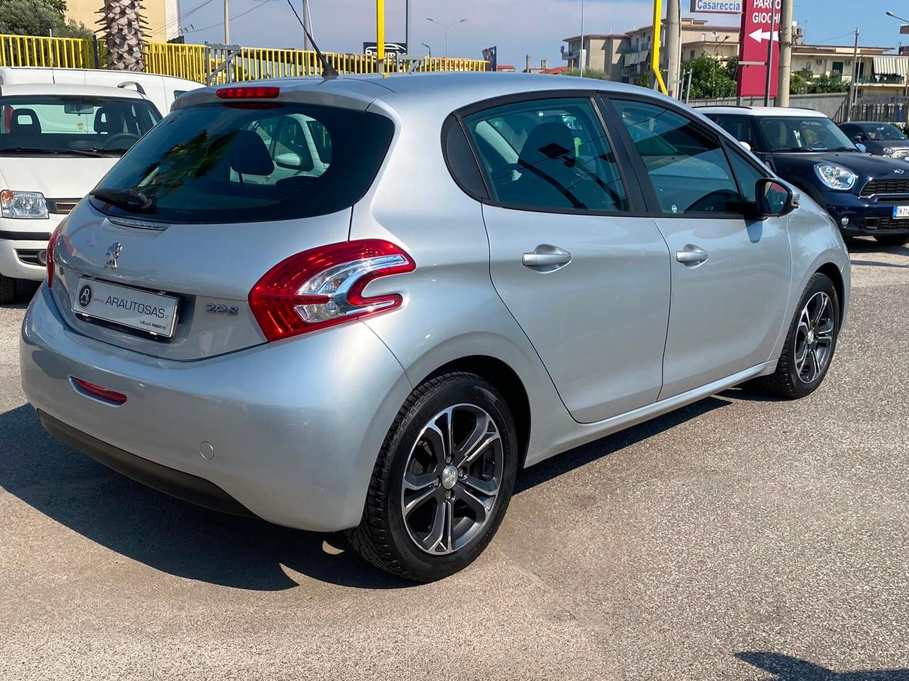 Peugeot 208 1.4 HDi 68 CV 5 porte Allure