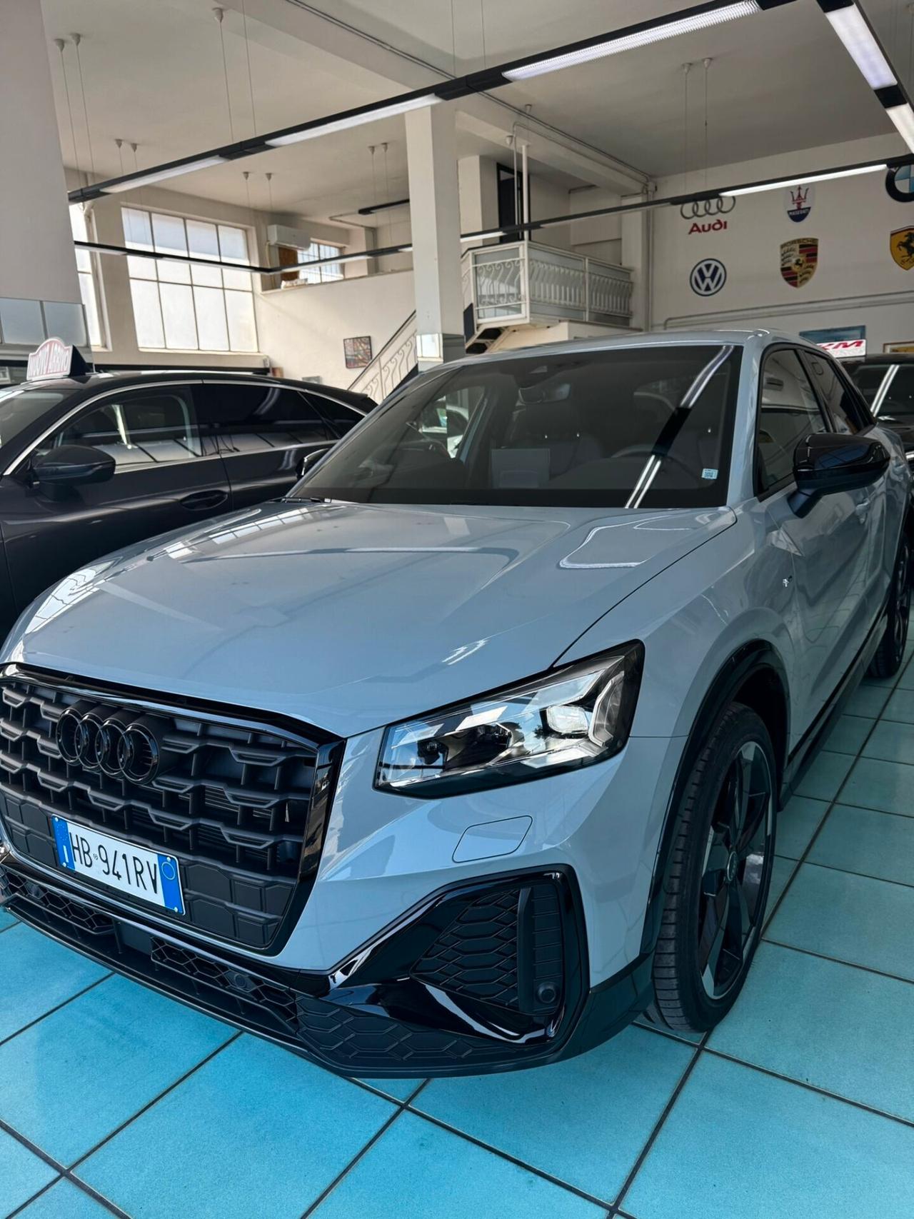 Audi Q2 35 TDI S tronic Identity Black