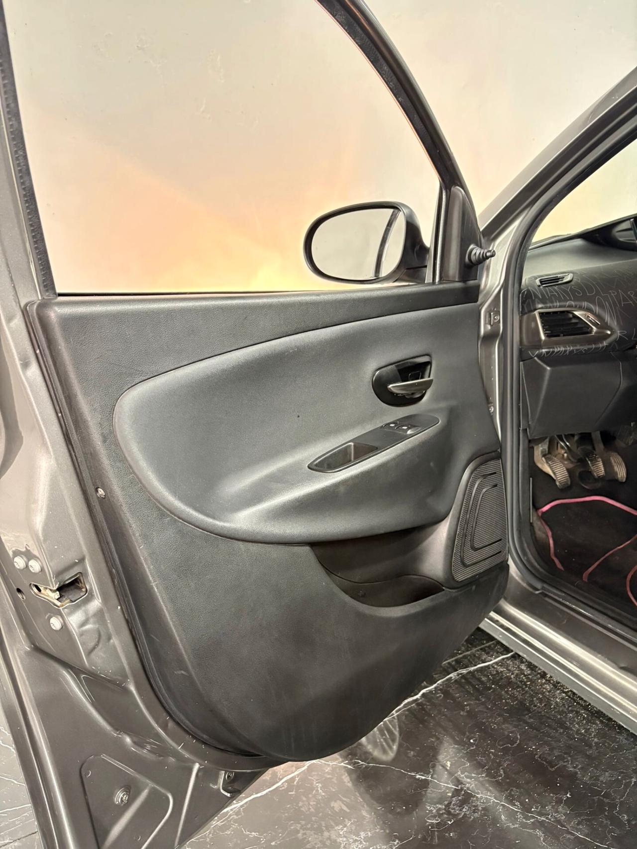 Lancia Ypsilon 1.2 69 CV 5 porte GPL Ecochic Gold