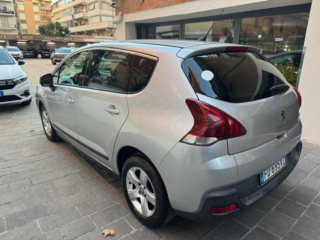 PEUGEOT 3008 1.6 HDi 115CV Business
