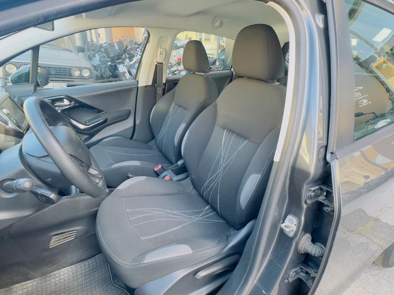 Peugeot 208 PureTech 82 5 porte Allure TUA DA 97€ ANTICIPO 0