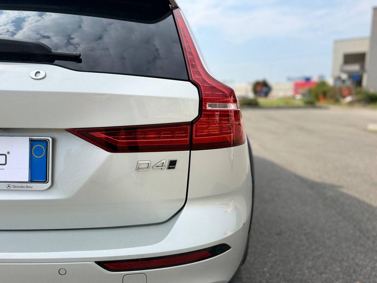 Volvo V60 2.0 b4 Business Pro awd auto