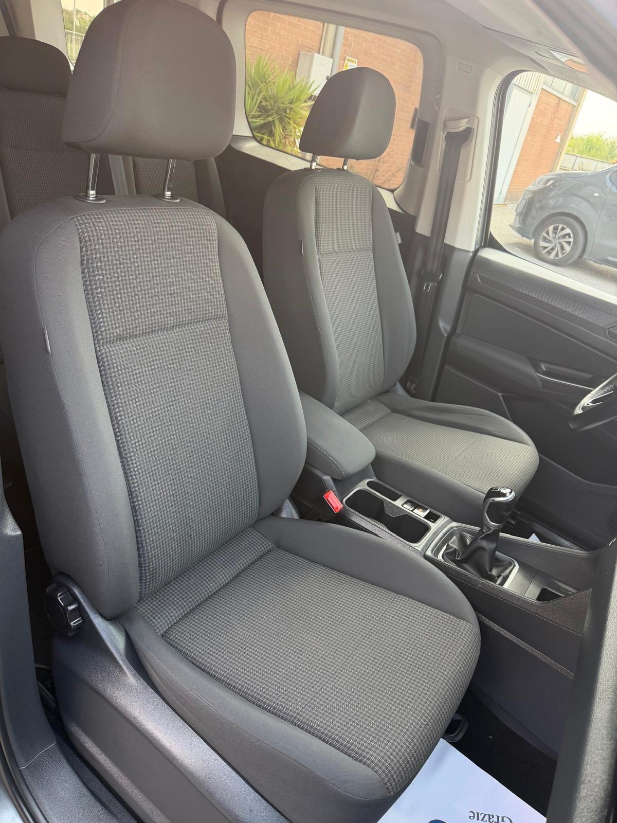 Volkswagen Caddy Pianale Ribassato 2.0 TDI 102 CV Space Maxi 7 POSTI DUE PORTIERE SCORREVOLI