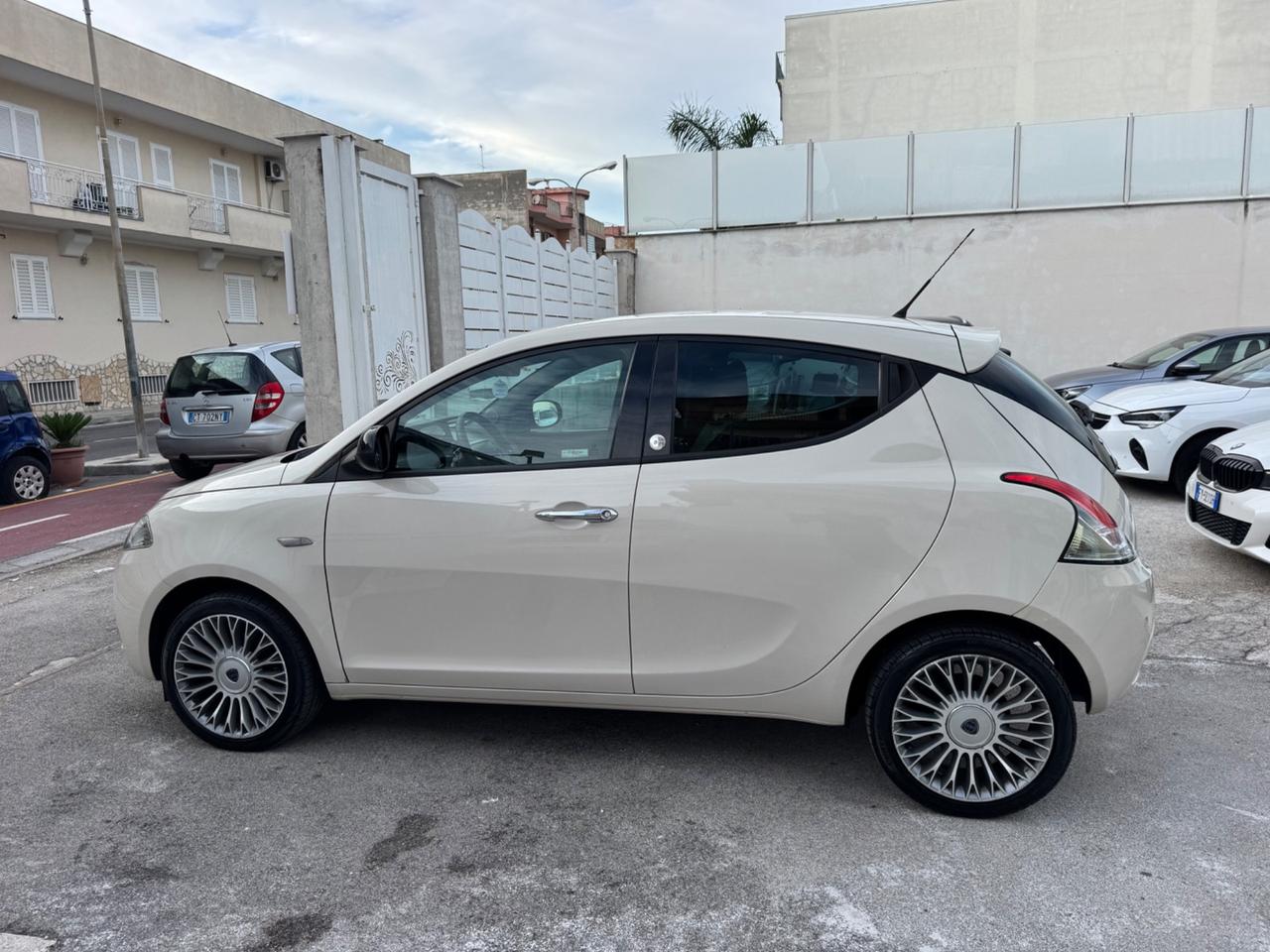 Lancia Ypsilon 1.2 GPL 69CV Ecochic Platinum 2017