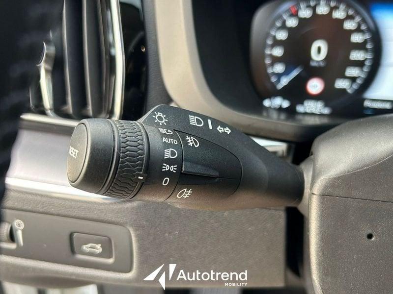 Volvo XC60 B4 197+14 CV AWD Mild Hybrid Diesel Momentum Pro