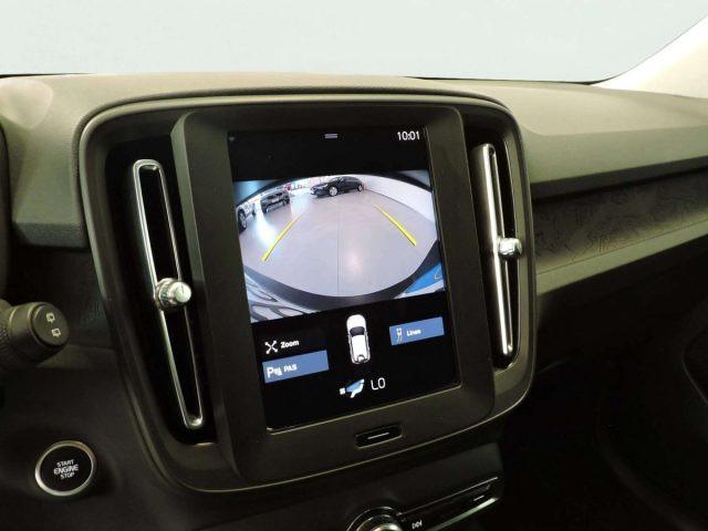 VOLVO XC40 T2 MOMENTUM CORE MANUALE