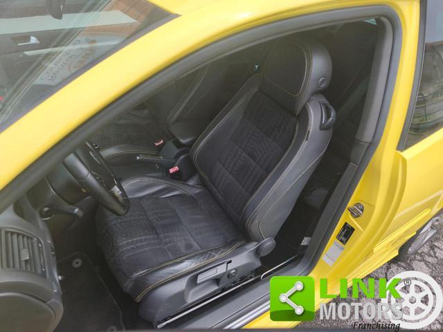 VOLKSWAGEN Golf GTI PIRELLI