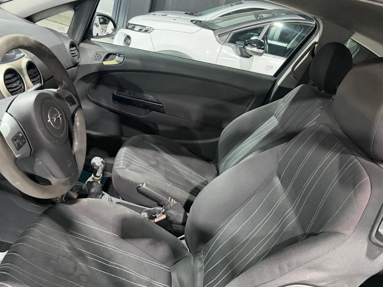 Opel Corsa Benzina Neopatentati 5 posti