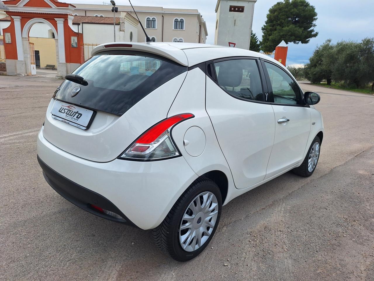 Lancia Ypsilon 1.2 69 CV 5 porte Silver PERFETTA