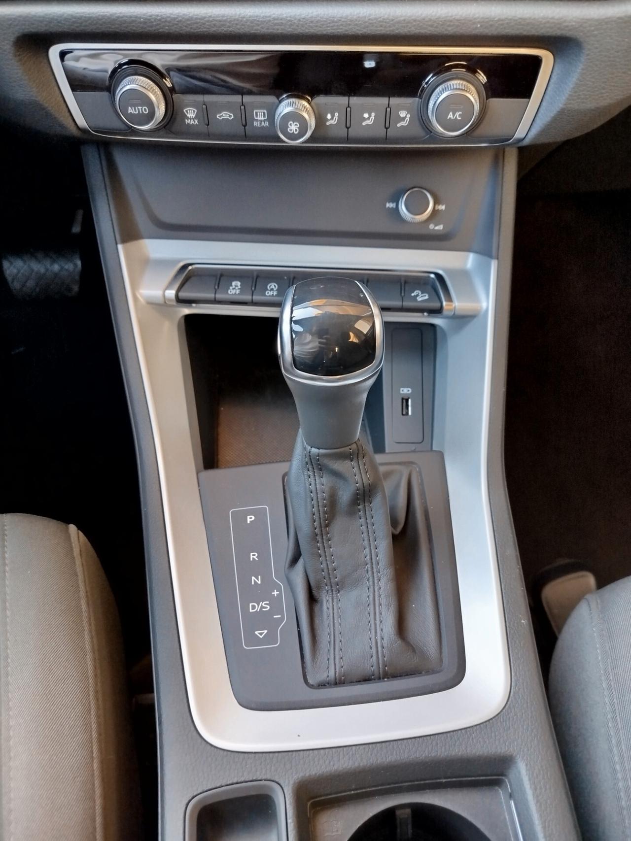 Audi Q3 40 TDI quattro S tronic Business Advanced