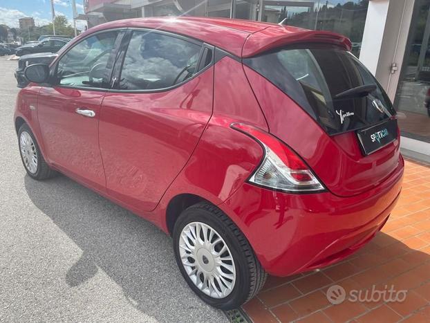 Lancia Ypsilon 1.2 69 CV 5 porte Silver