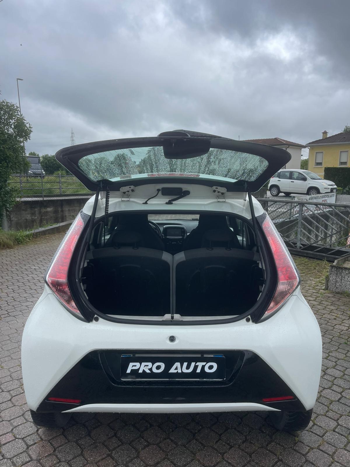 Toyota Aygo 1.0 VVT-i 69 CV 5 porte x-play