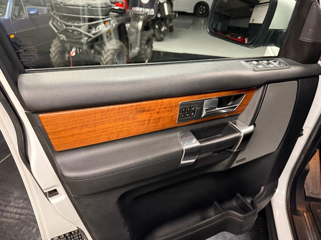 Land Rover Discovery 4 3.0 SDV6 HSE 7 posti