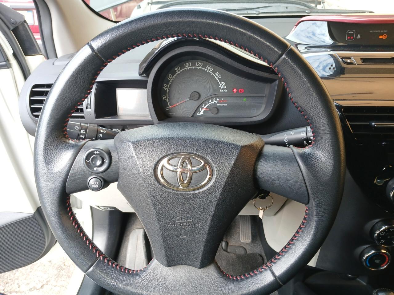 Toyota iQ 1.0 CVT Sol***AUTOMATICA 4 POOSTI ** KM 7 1 . 0 0 0 !!!!!*** 4 POSTI