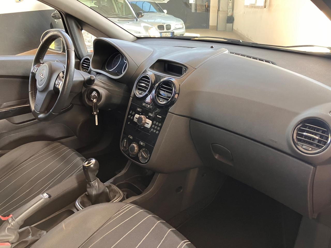 Opel Corsa 1.2 5 porte Cosmo NEOPATENTATI