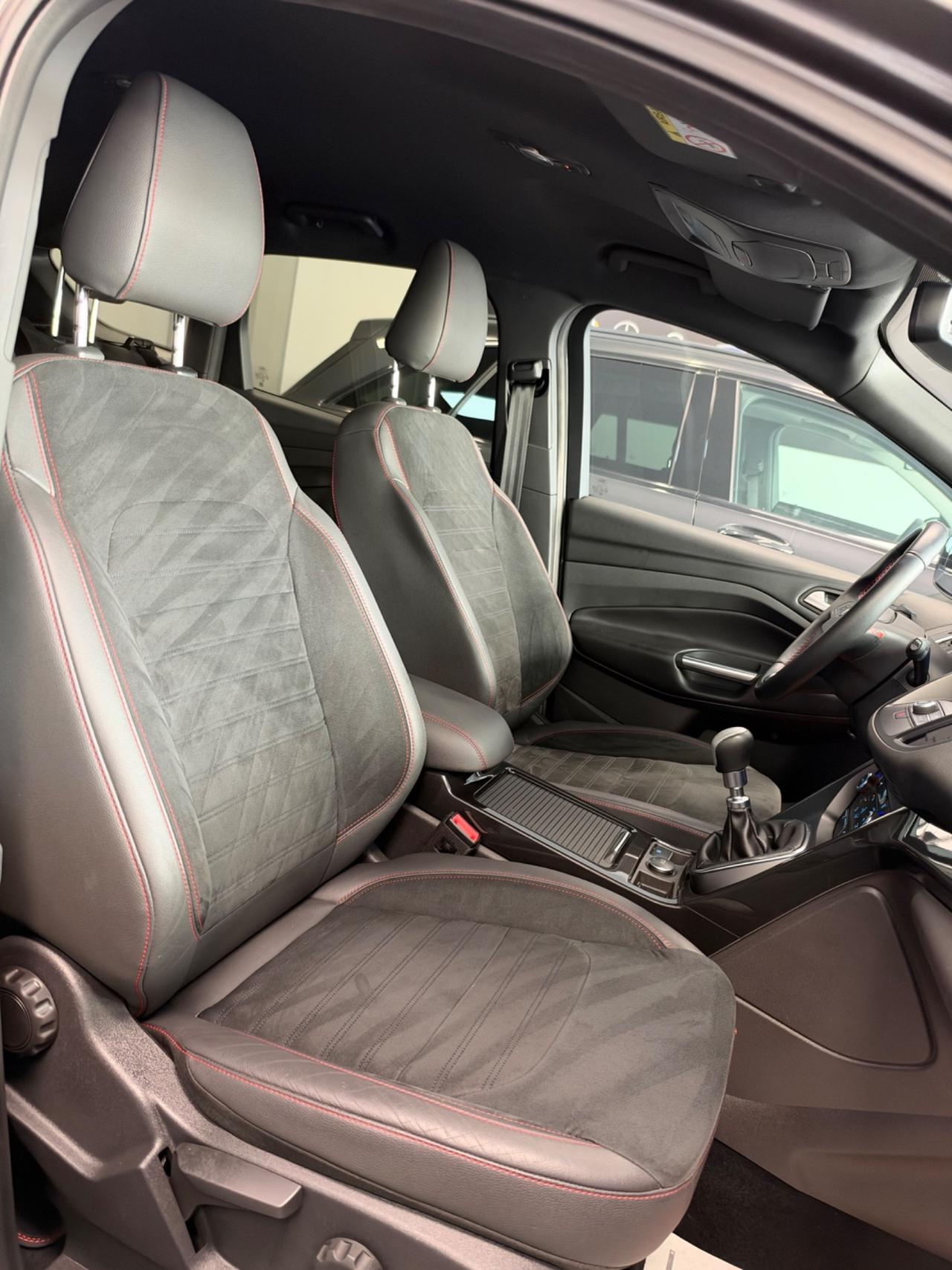 Ford Kuga 1.5 TDCI 120 CV 2WD ST-Line
