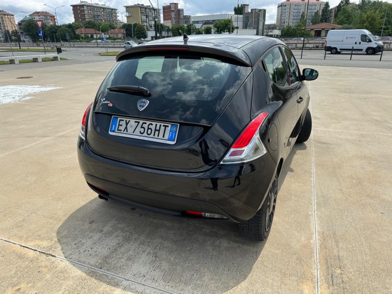 Lancia Ypsilon 1.2 69 CV 5 porte GPL Ecochic Silver