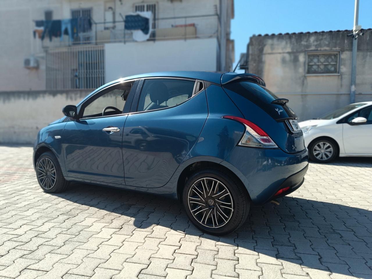 Lancia Ypsilon 1.0 FireFly 5 porte S&S Hybrid Gold