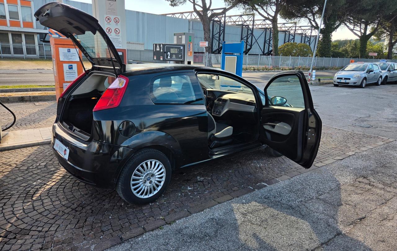 Fiat Grande Punto 1.3 MJT 75 CV 3 porte con 302.000km Neopatentati