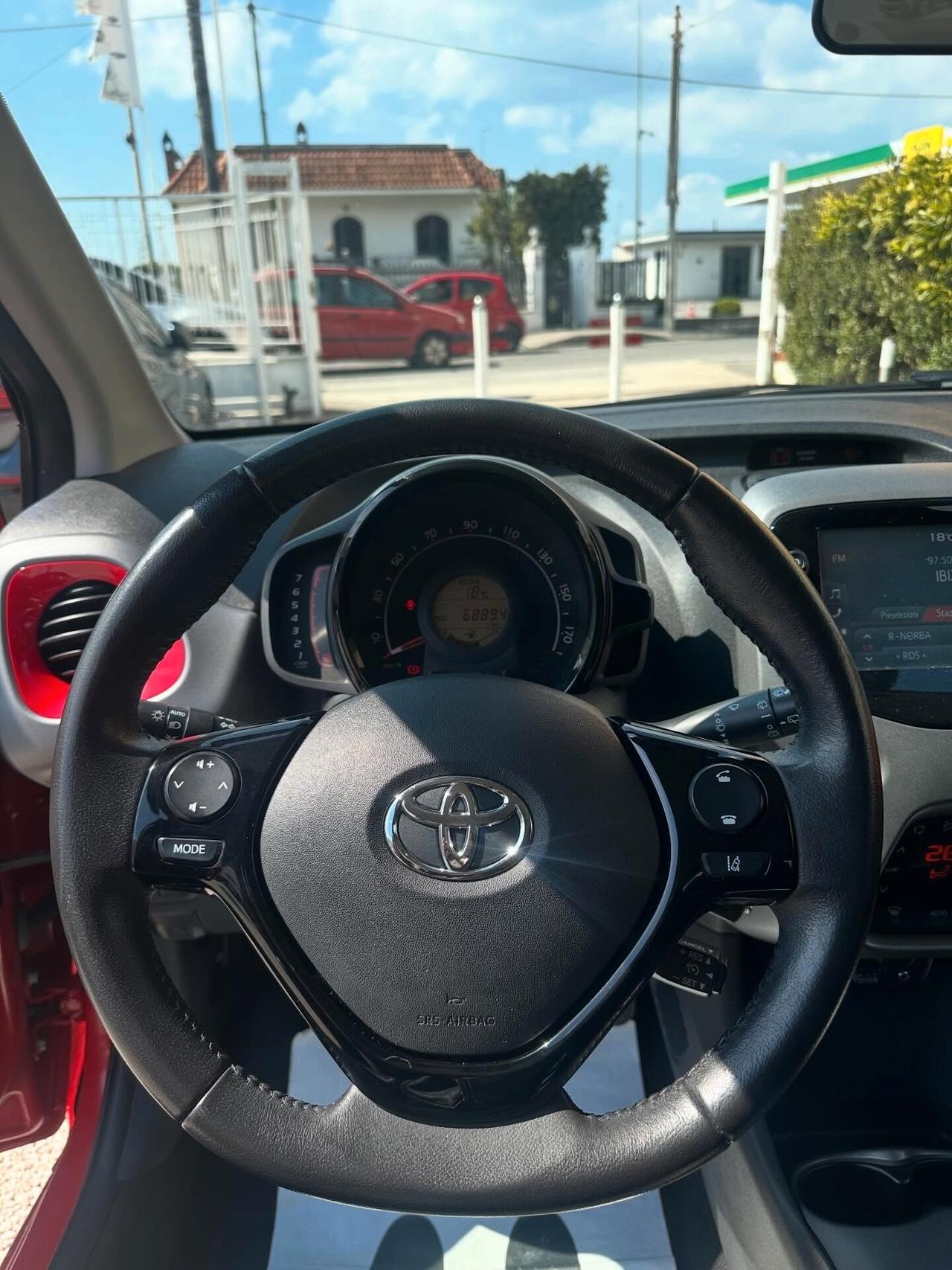 Toyota Aygo Connect 1.0 VVT-i 72 CV 5 porte x-clusiv