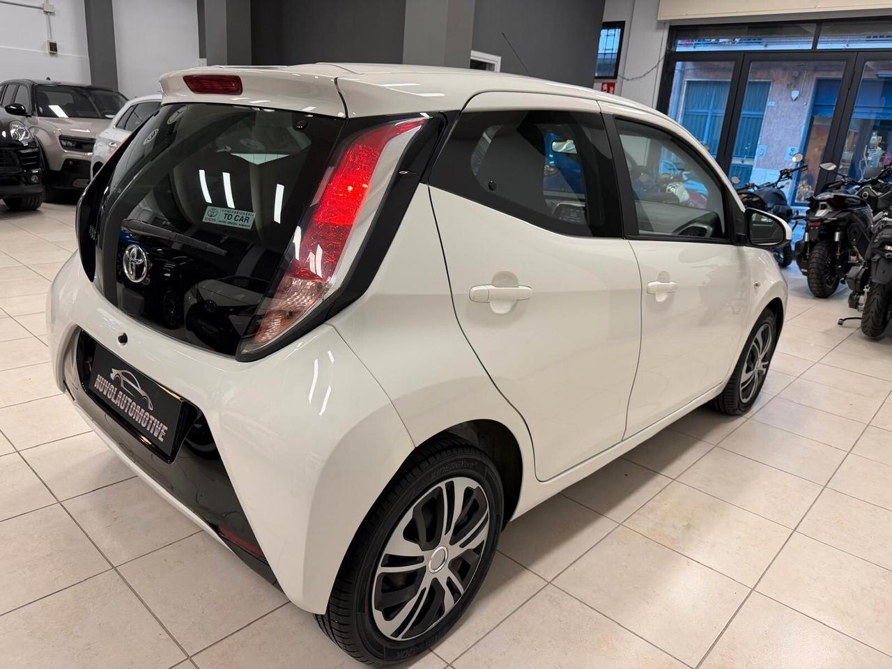 Toyota Aygo 1.0 VVT-i 69 CV 5 porte x-play TSS MMT