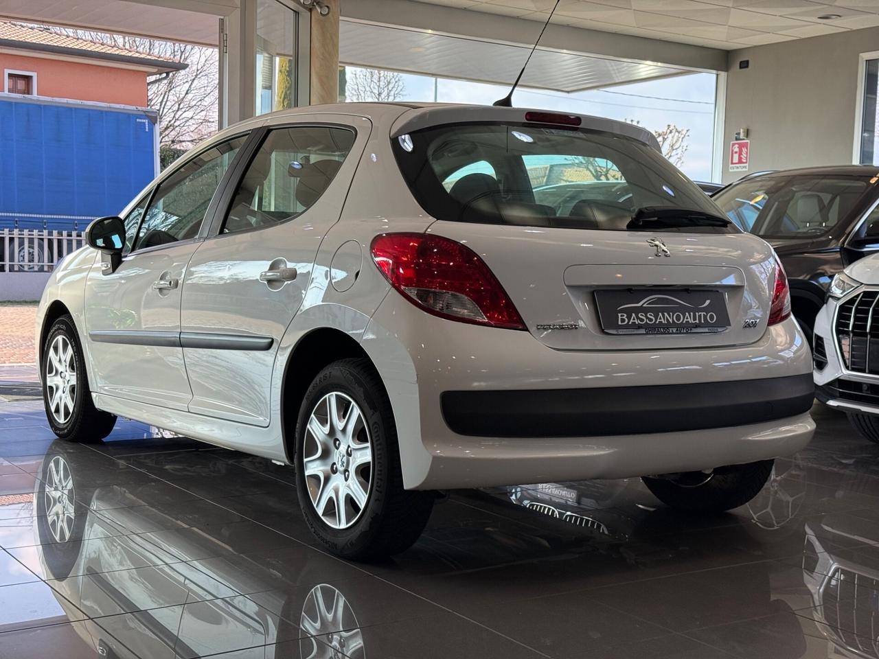 Peugeot 207 5p 1.4 73.000 KM!