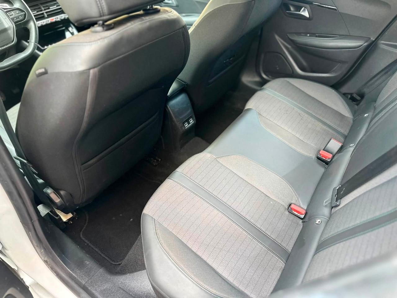 Peugeot 208 1.2 automatica neopatentati