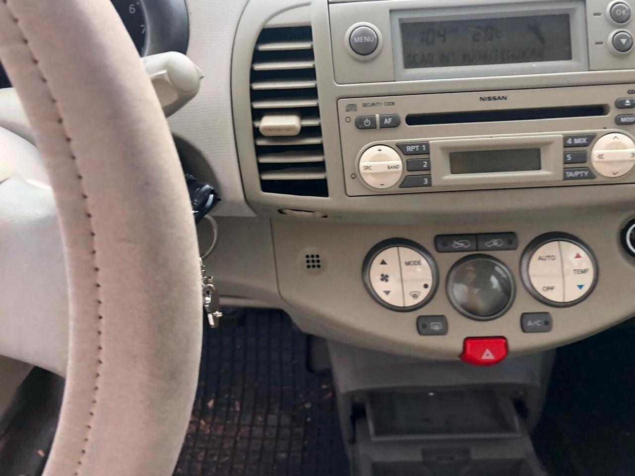 Nissan Micra 1.0 16V 5 porte Visia