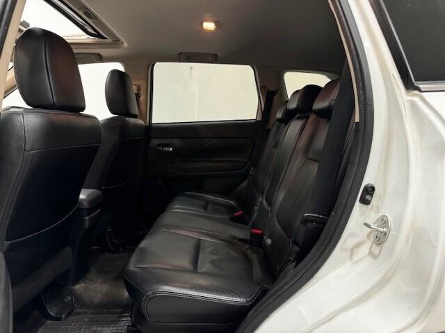 Mitsubishi Outlander 2.2 DI-D 4WD Instyle Plus SDA 7 posti