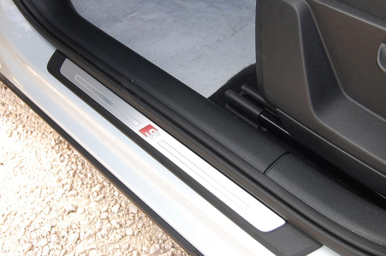 Audi Q2 35 TDI S tronic Identity Black