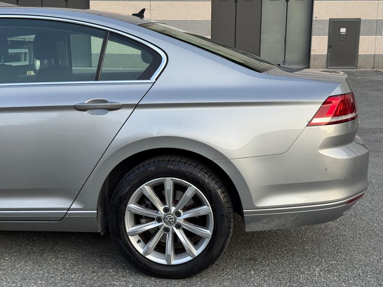 VOLKSWAGEN PASSAT BERLINA 2.0 tdi HIGHLINE EURO 6