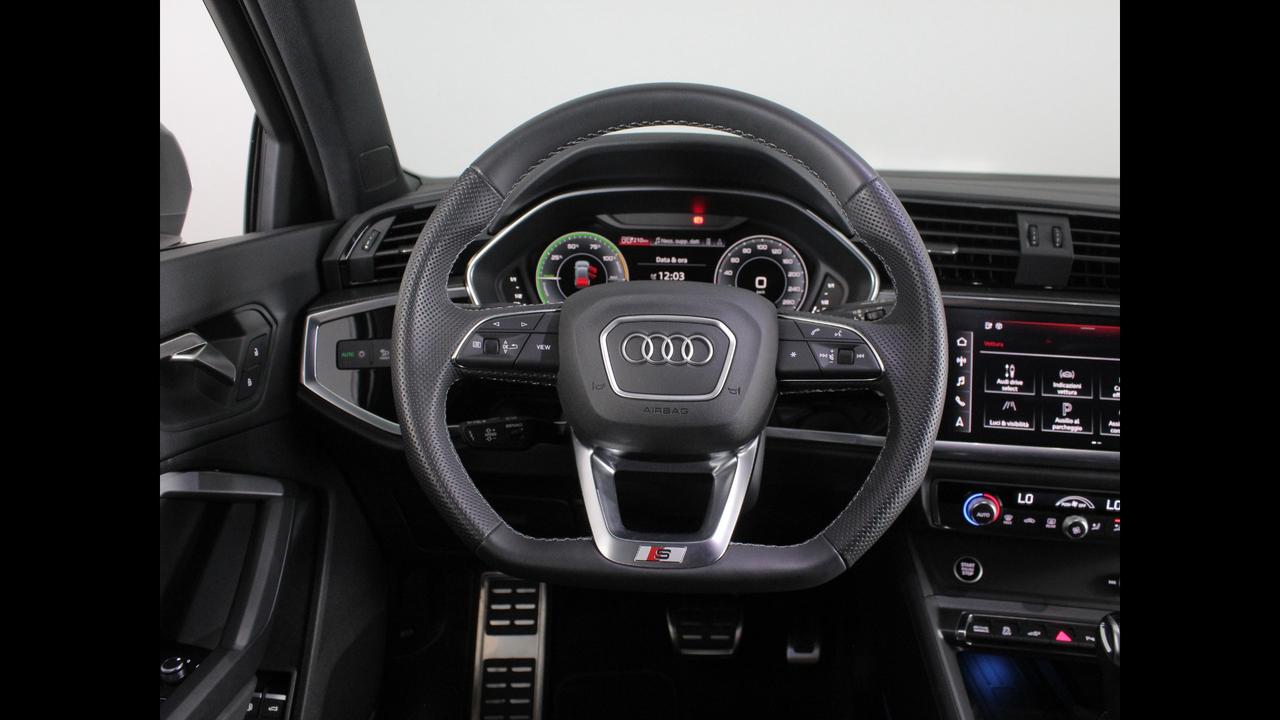 Audi Q3 45 TFSI E S TRONIC