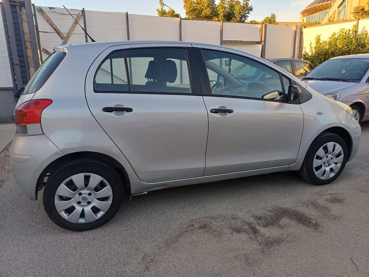 Toyota Yaris 1.0 5 porte PERFETTA - 2010