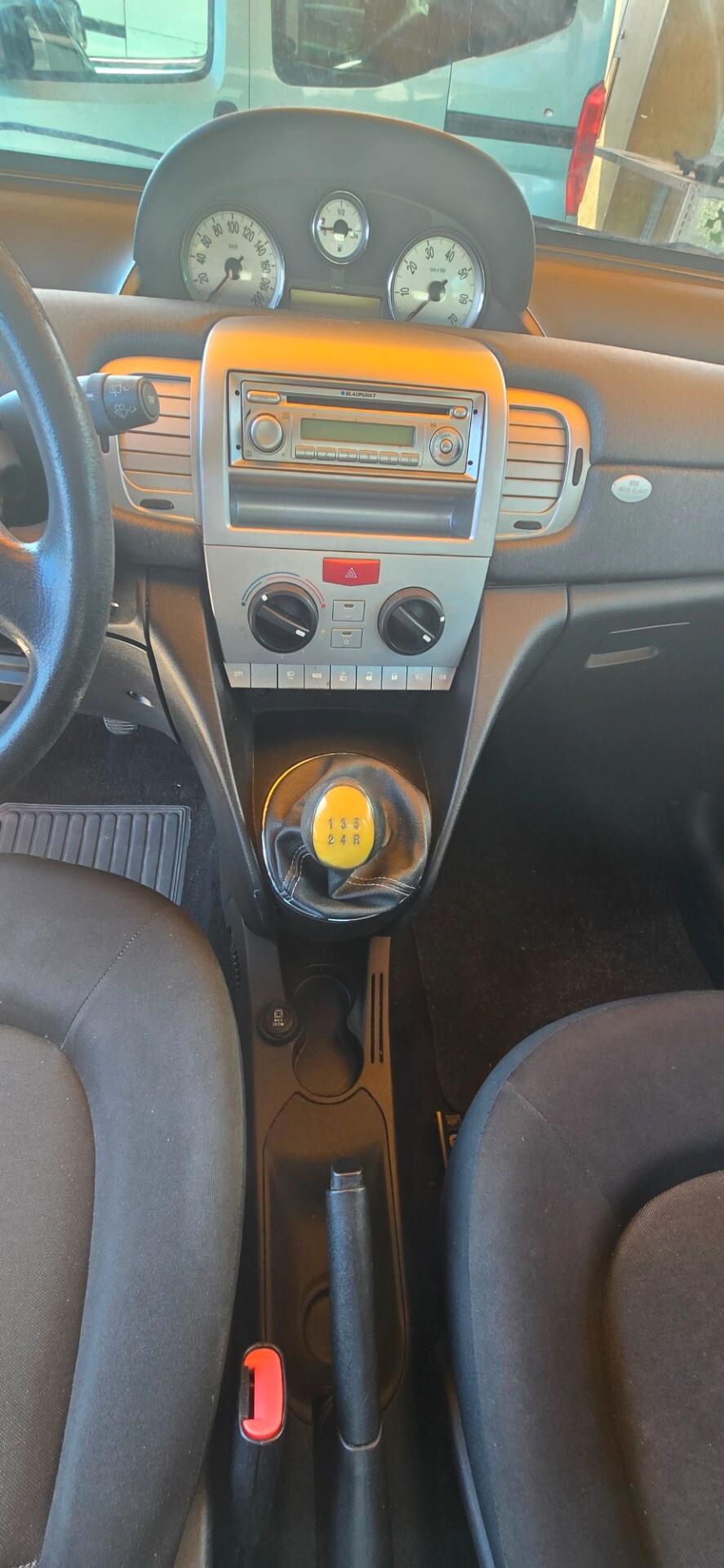 Lancia Ypsilon 1.3 MJT 75 CV Diva