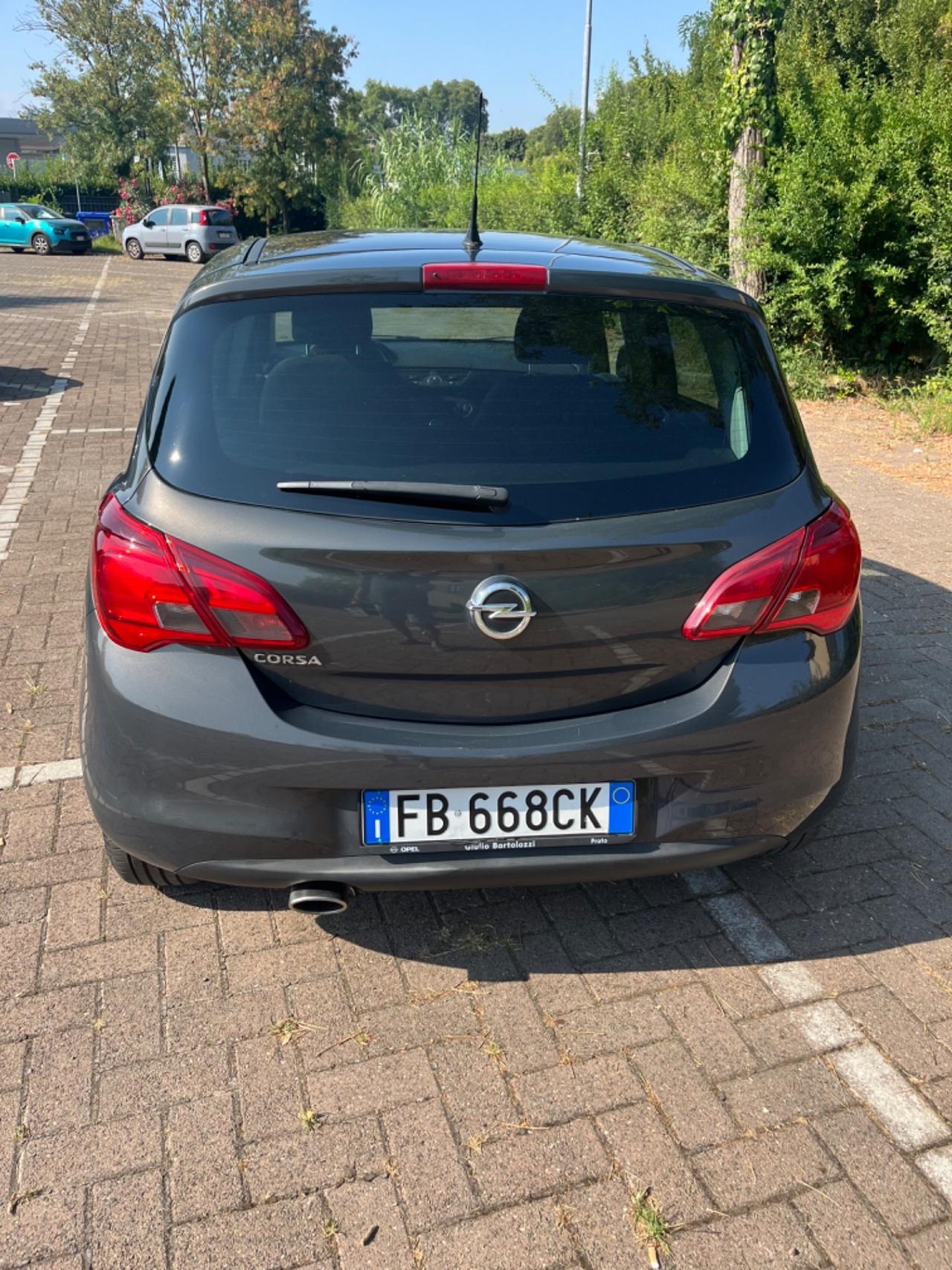 Opel Corsa 1.4 90CV automatica b-color