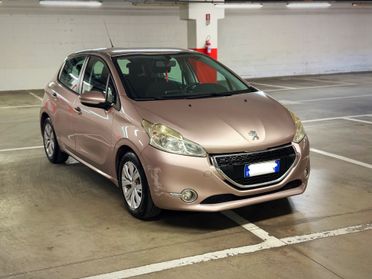 Peugeot 208 1.4 HDi 68 CV 5 porte Allure Garanzia 12 Mesi