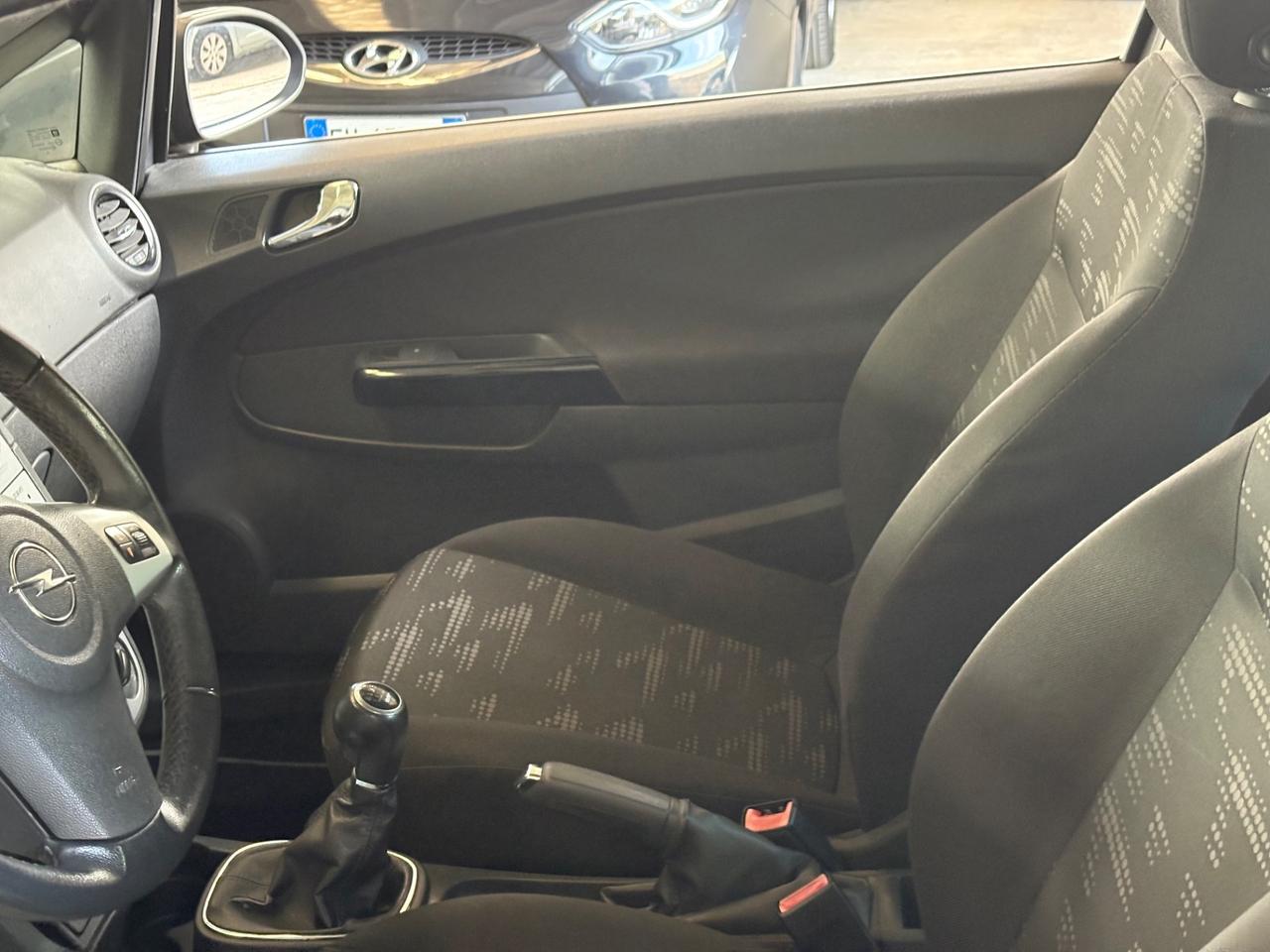 Opel Corsa 1.2 5 porte Club