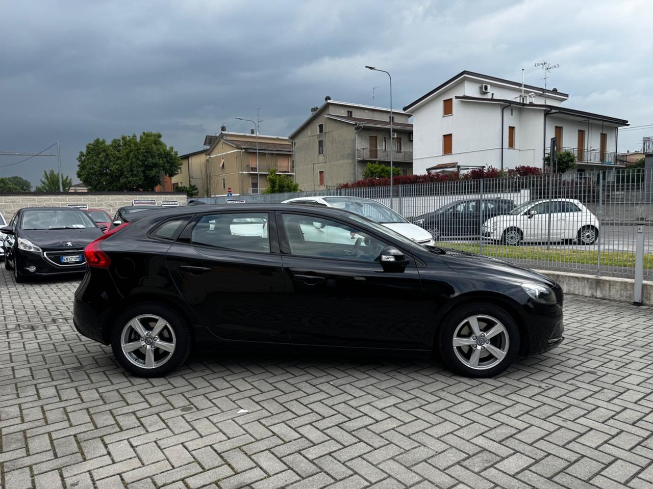Volvo V40 D2 R-design Momentum