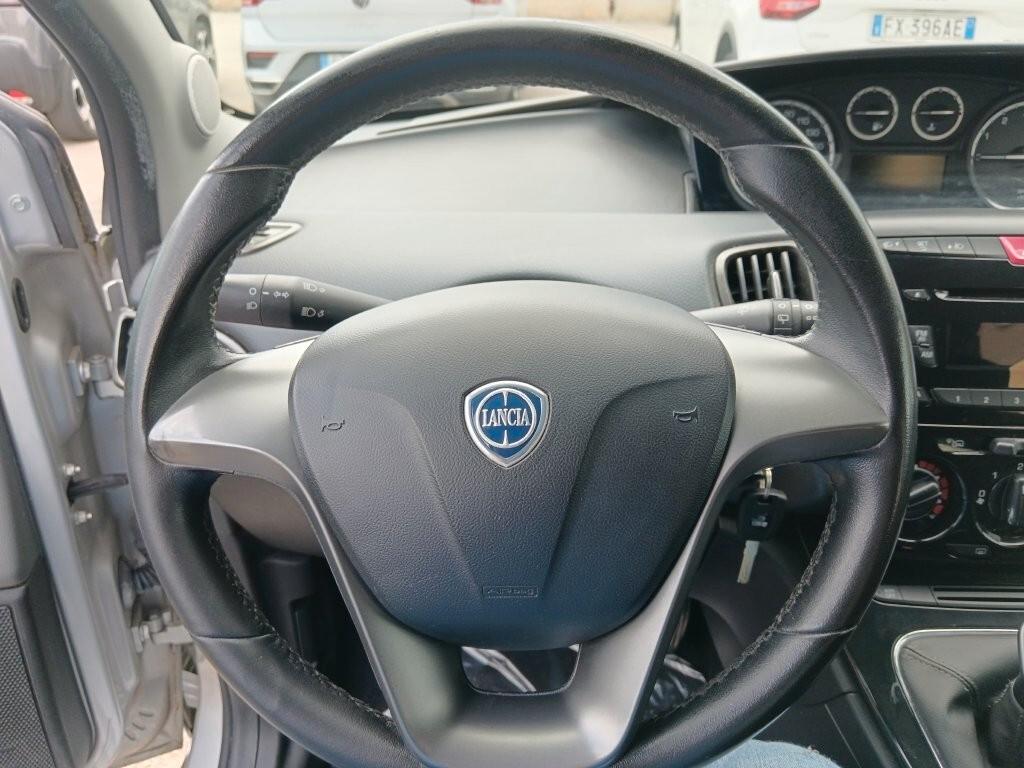 Lancia Ypsilon 1.2 69 CV Unyca