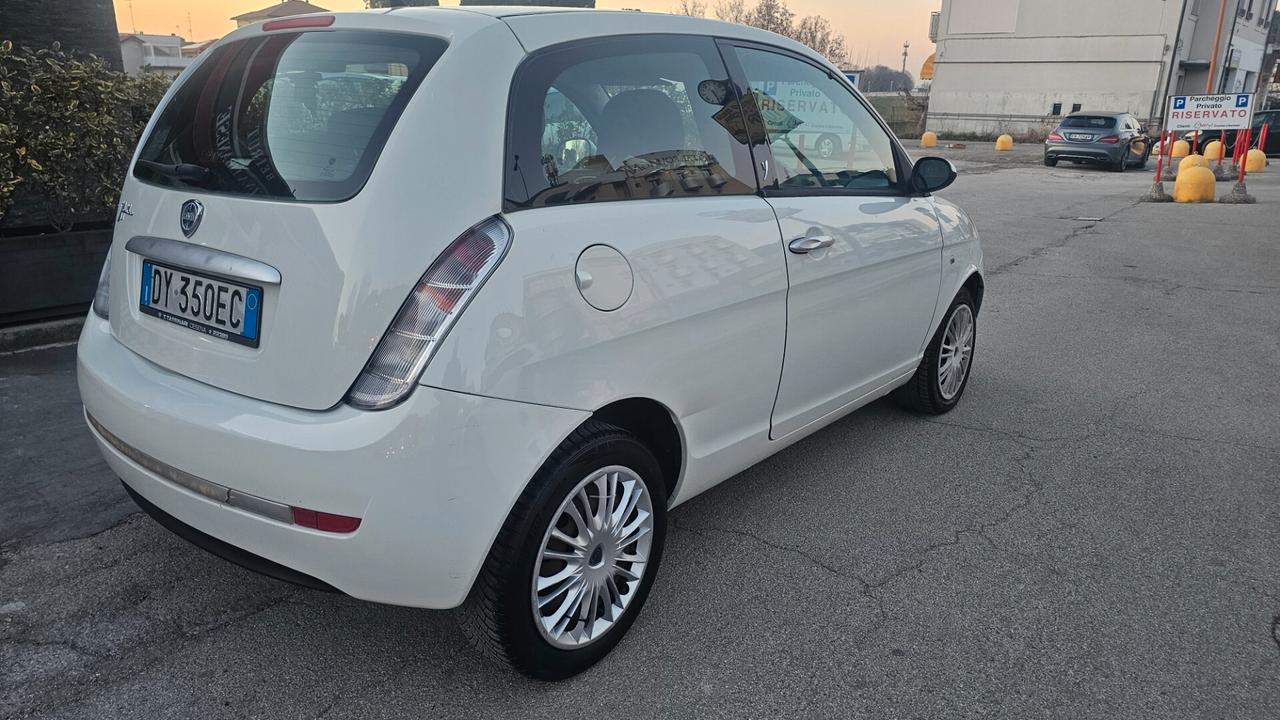 Lancia Ypsilon 1.2 Argento