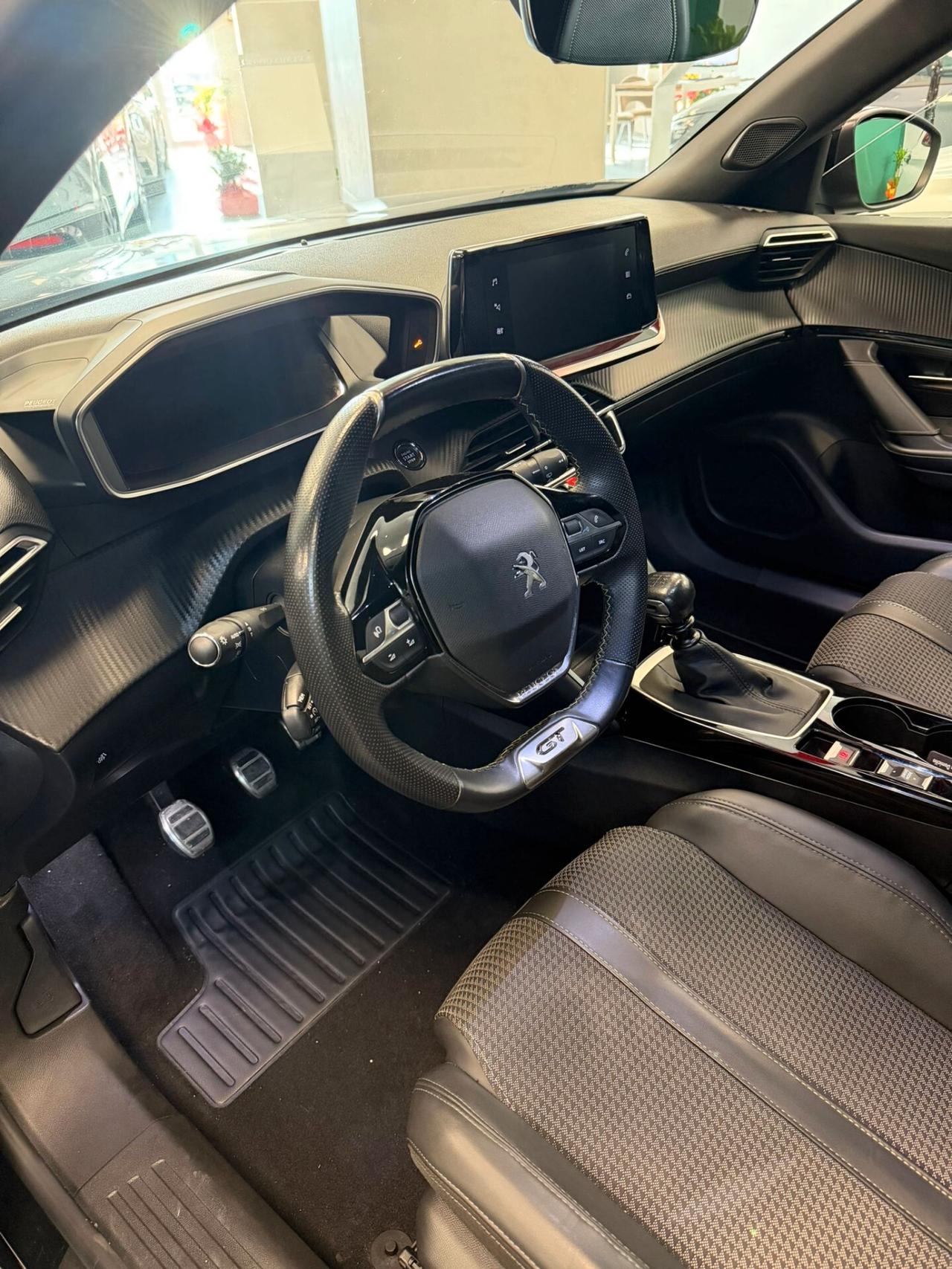 Peugeot 2008 PureTech 130 S&S EAT8 GT