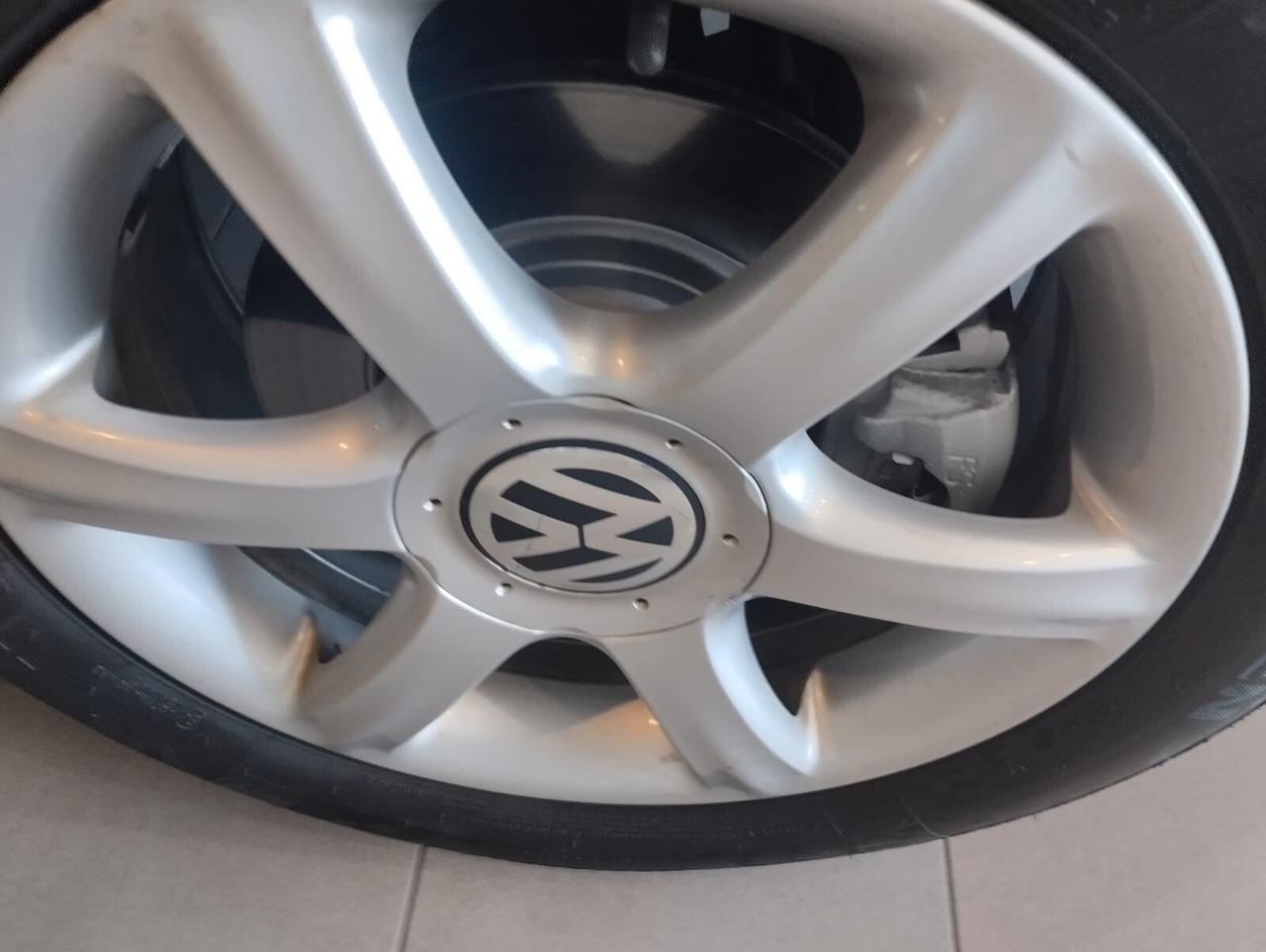 Volkswagen New Beetle 1.6 Cabrio adatta a neopatentati